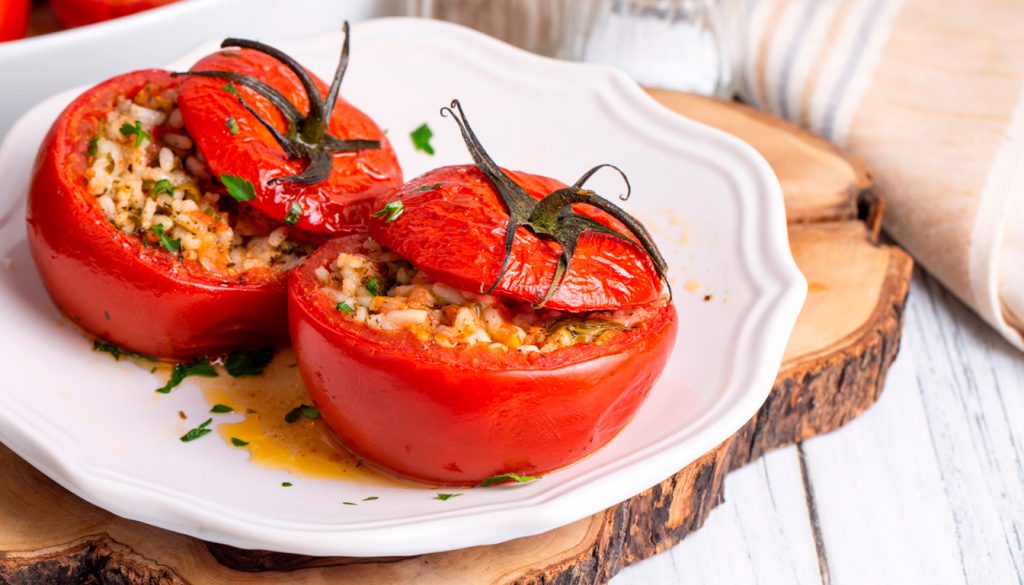 Tomates farcies recette de grand-mère avec riz : la méthode au four et les astuces pour réussir