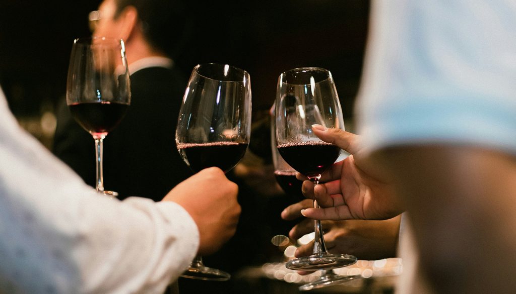 découvrez l'histoire du château talbot, explorez ses millésimes remarquables et bénéficiez de conseils pratiques pour bien choisir vos vins d'exception.