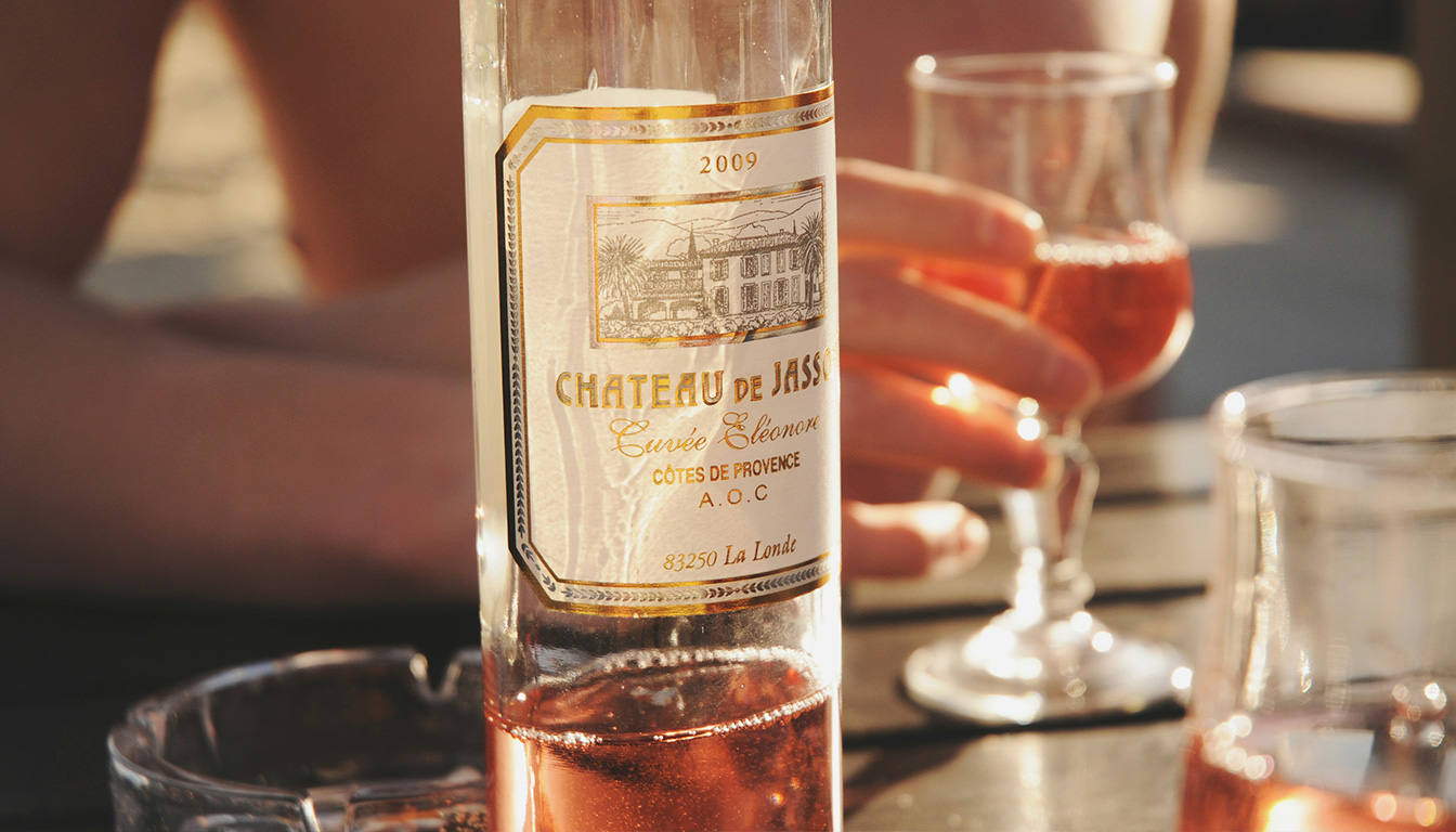 découvrez l'histoire du château d’esclans, ses cuvées emblématiques et les prix du célèbre rosé de provence, une référence incontournable pour les amateurs de vins raffinés.