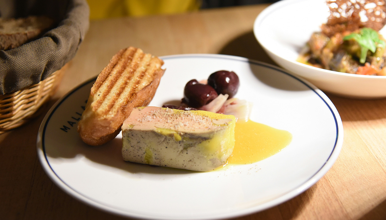 découvrez les avis, les meilleures boutiques et les prix des spécialités du périgord, dont le célèbre foie gras godard, pour apprécier pleinement la gastronomie du sud-ouest.