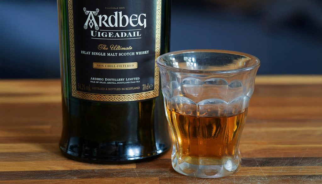 découvrez les 10 meilleures marques de whisky au monde à connaître avec ici Ardbeg