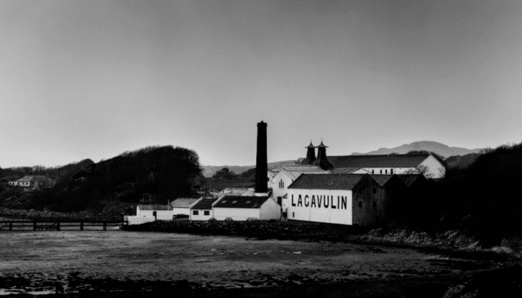 découvrez les 10 meilleures marques de whisky au monde à connaître avec ici Lagavulin