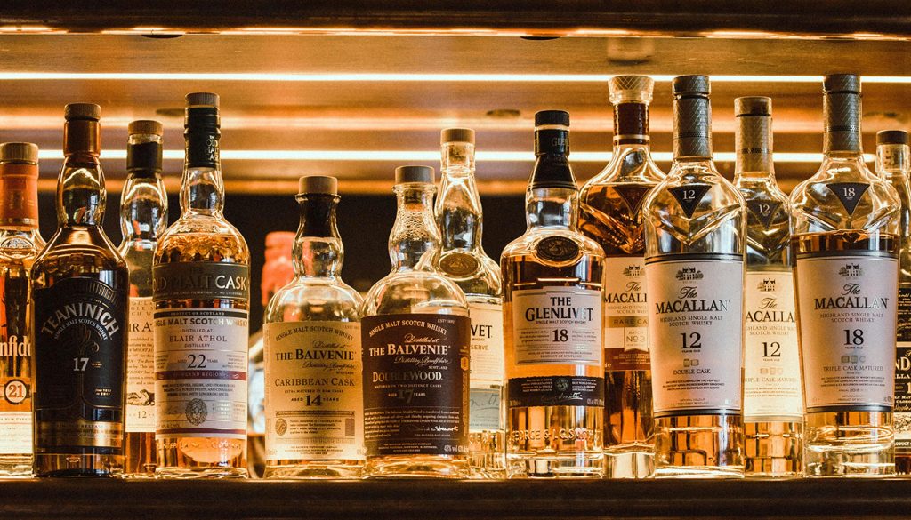 découvrez les différences essentielles entre le whisky et le bourbon, apprenez à les reconnaître et à les distinguer facilement grâce à nos conseils clairs et pratiques.