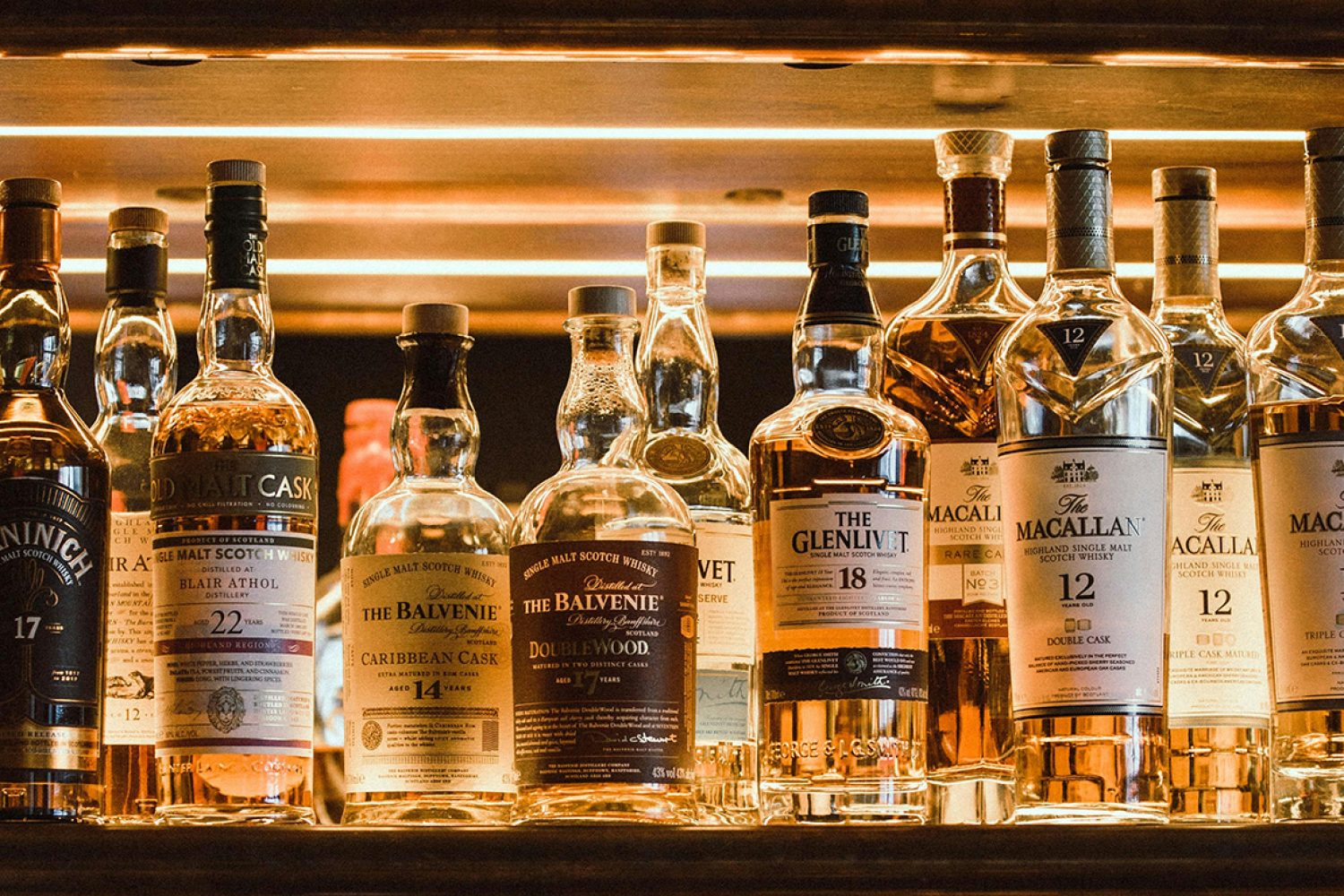 Différence entre whisky et bourbon : comment les reconnaître et les distinguer facilement