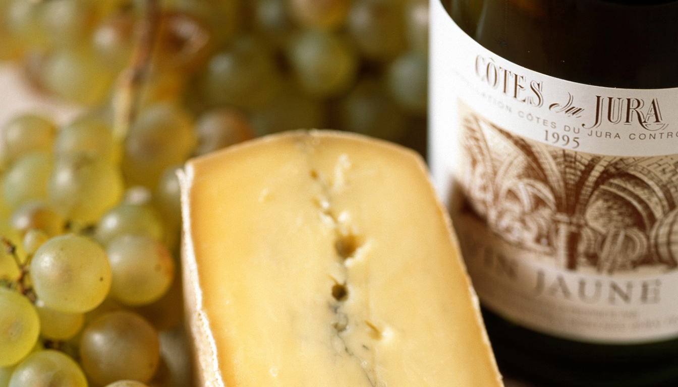 découvrez les vins du jura du domaine henri maire : avis, prix et spécialités incontournables à savourer et à offrir.