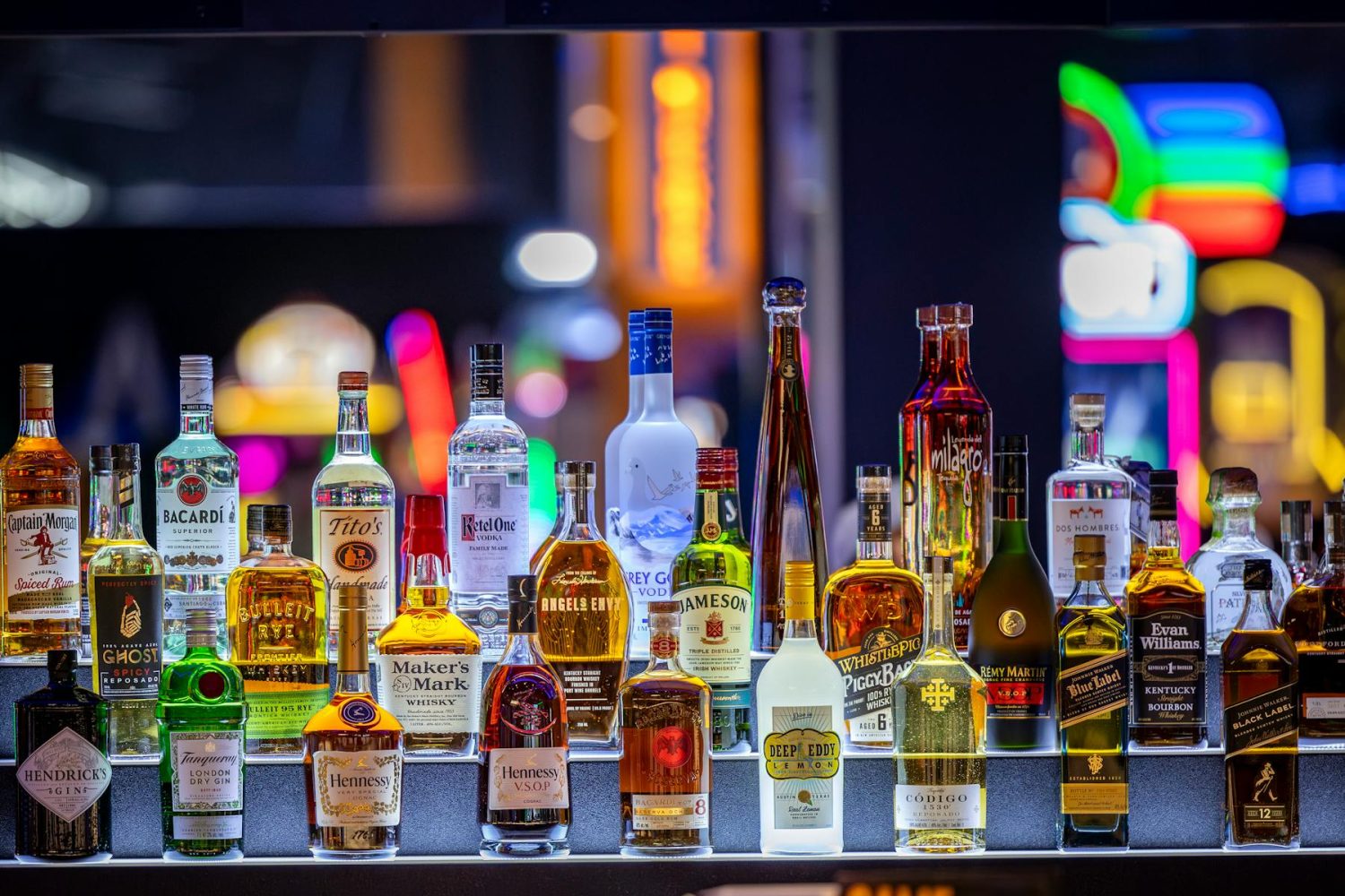 Avec quoi est faite la vodka : ingrédients principaux et origines selon les marques