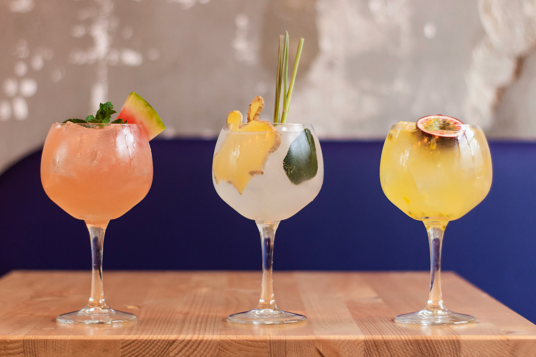 découvrez des idées originales et des recettes faciles pour préparer des cocktails au gin et jus de fruit, parfaits pour toutes vos occasions.