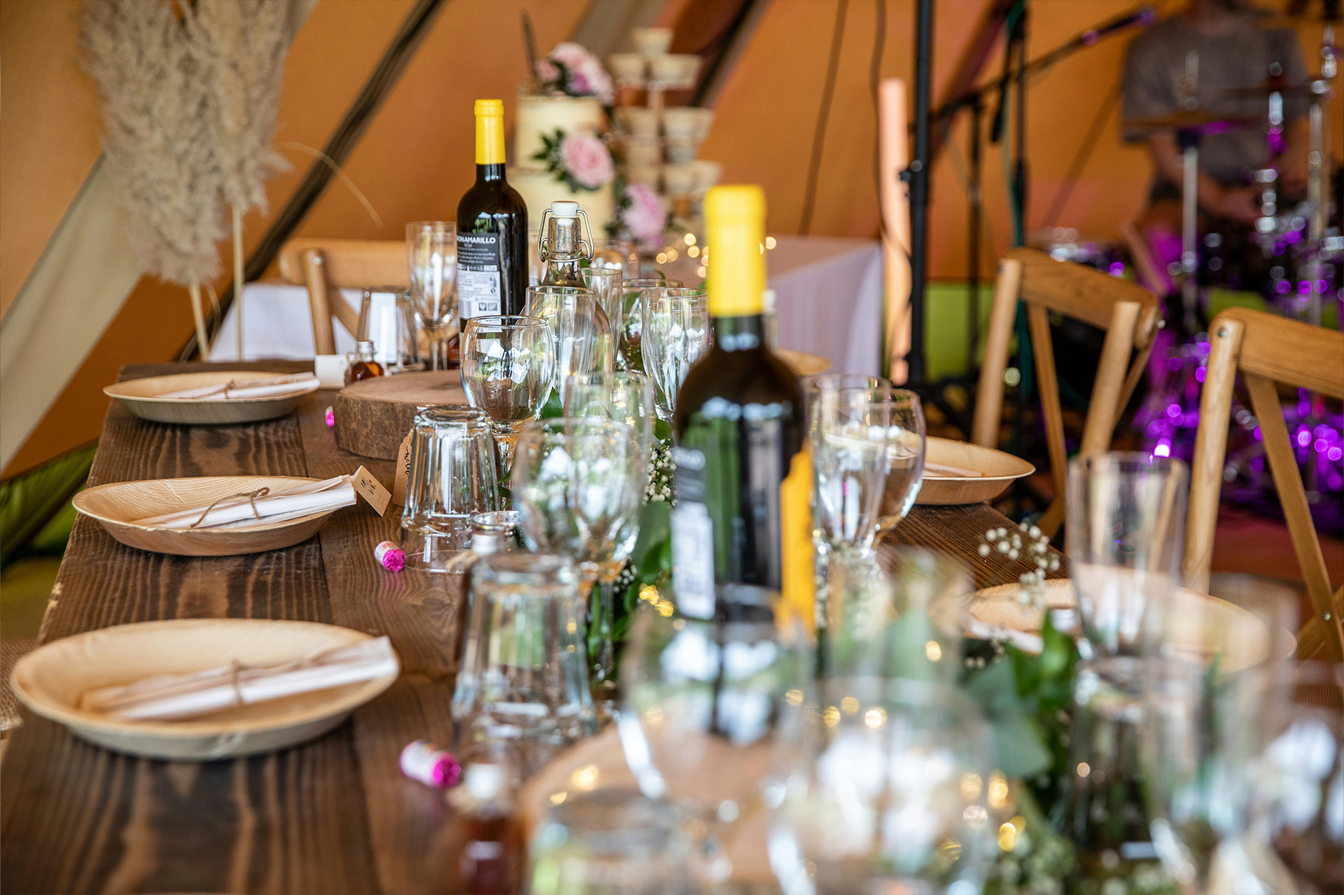 découvrez des idées économiques et des conseils pratiques pour organiser un vin d'honneur de mariage réussi avec un petit budget. faites de votre réception un moment convivial et inoubliable sans vous ruiner.