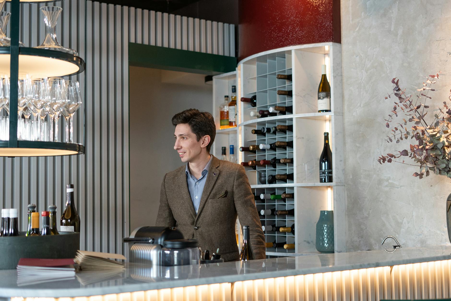 Bar à vin Paris 17 : comment repérer les adresses incontournables du quartier — terrasse bar à vin Paris