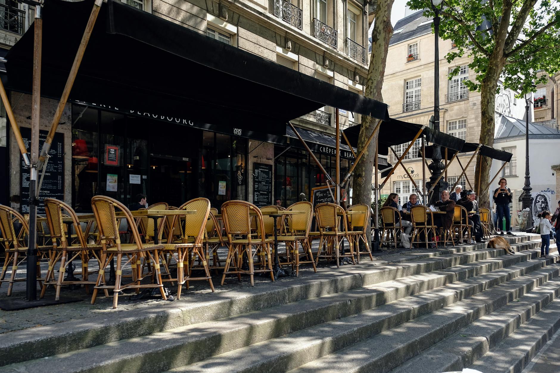 Bar à vin Paris 17 — terrasse bar à vin Paris