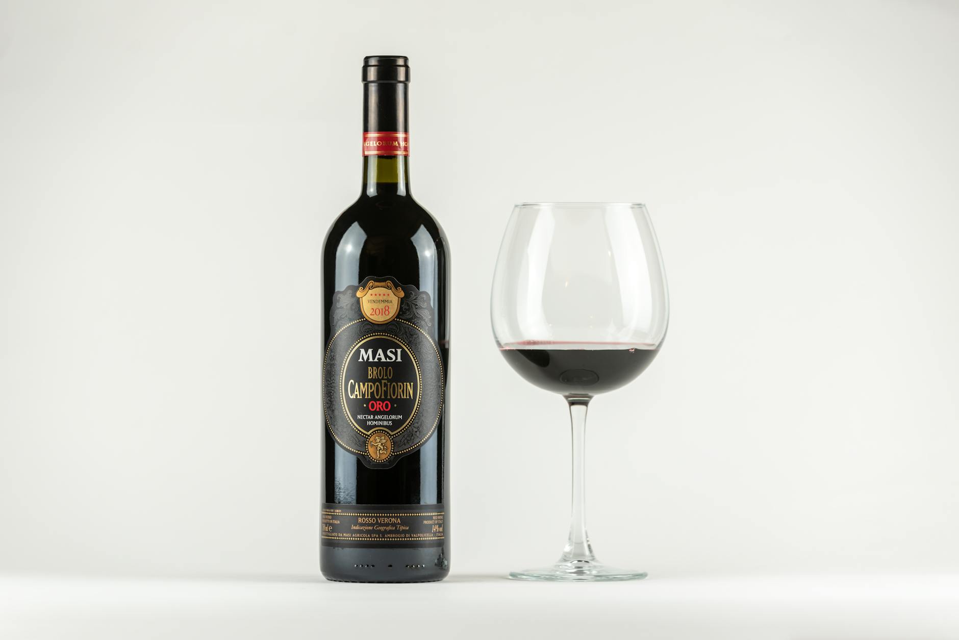 Conserver du vin rouge ouvert — bouteille de vin rouge ouverte verre