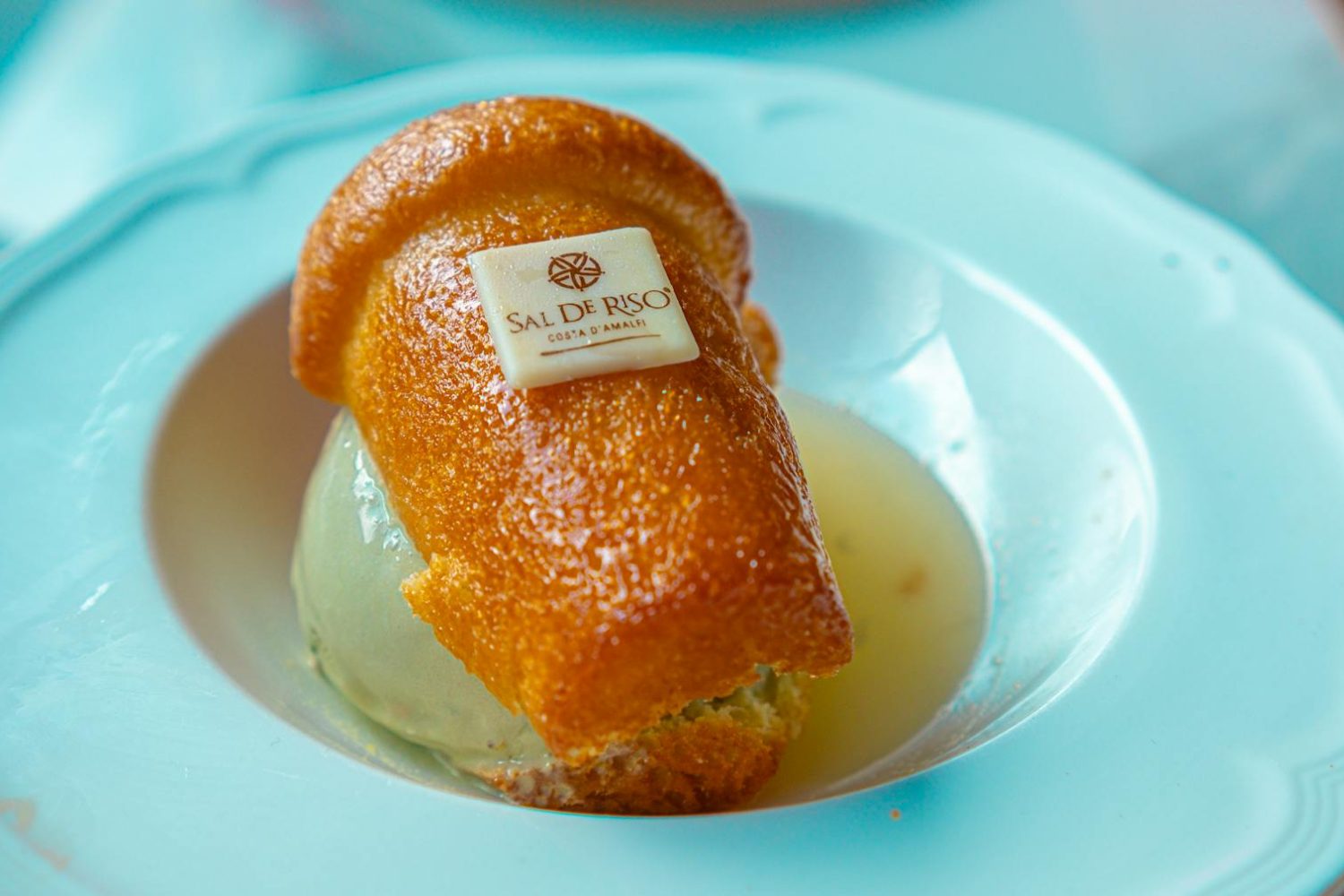 Peut-on mettre un baba au rhum au frigo : conseils de conservation et astuces pratiques