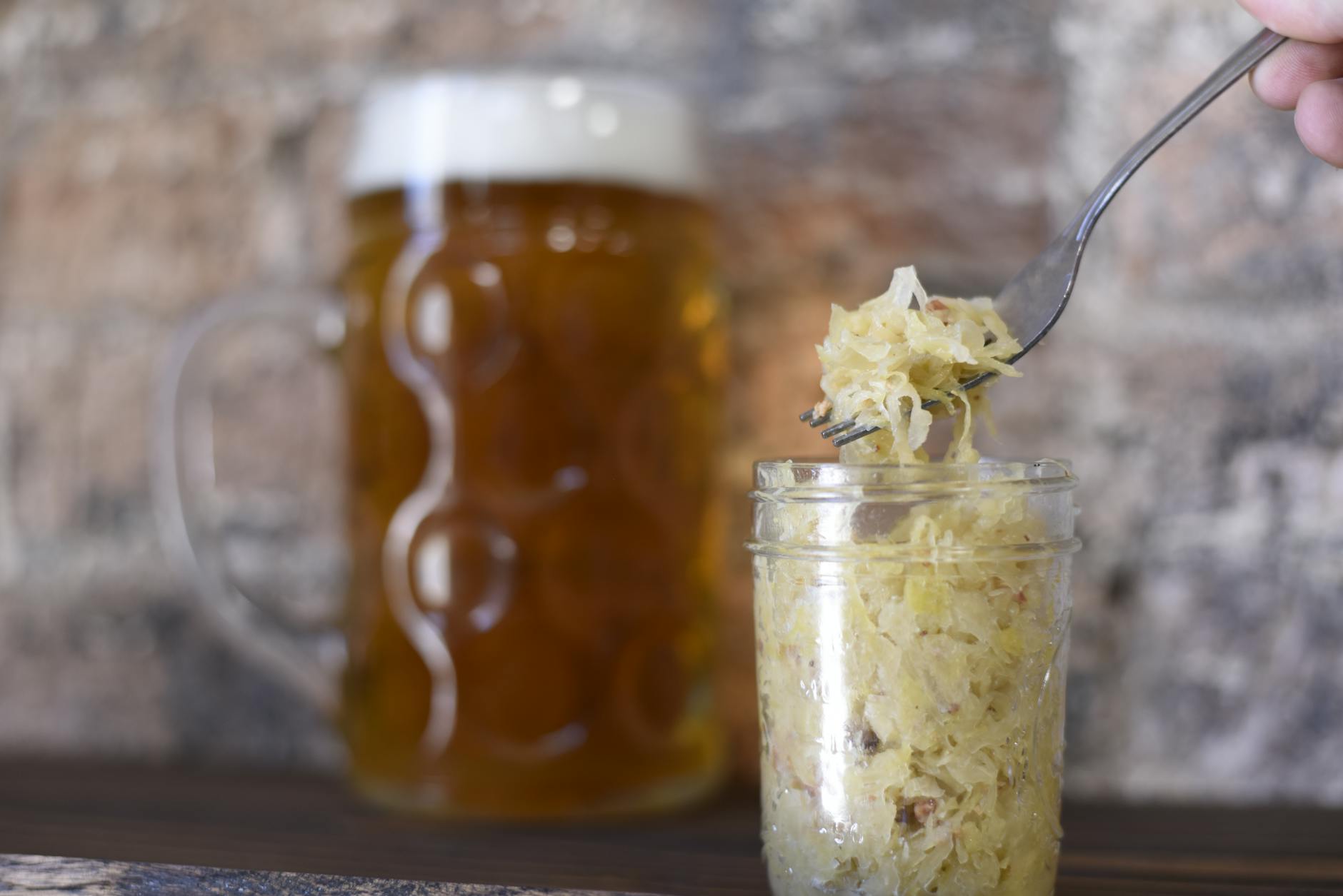 Quelle bière avec la choucroute : comprendre le plat avant de choisir le verre — assiette choucroute bière accord