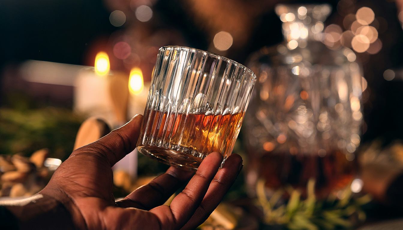 découvrez nos conseils pour choisir le whisky parfait à offrir à un connaisseur et faites un cadeau d'exception qui saura ravir les amateurs de spiritueux.