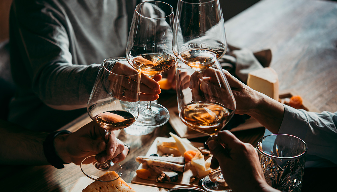découvrez les meilleurs bars à vin du 7ème arrondissement de paris pour une dégustation réussie. nos adresses incontournables vous attendent pour savourer des vins d'exception dans une ambiance conviviale.