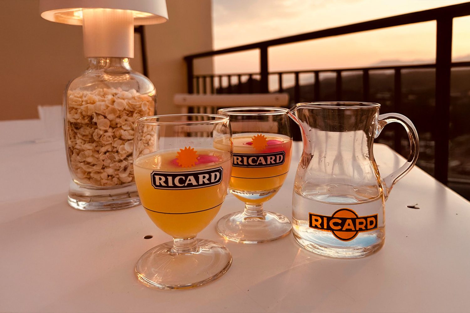 Quelle est la différence entre le pastis et le Ricard : composition, goût et usages à l’apéritif