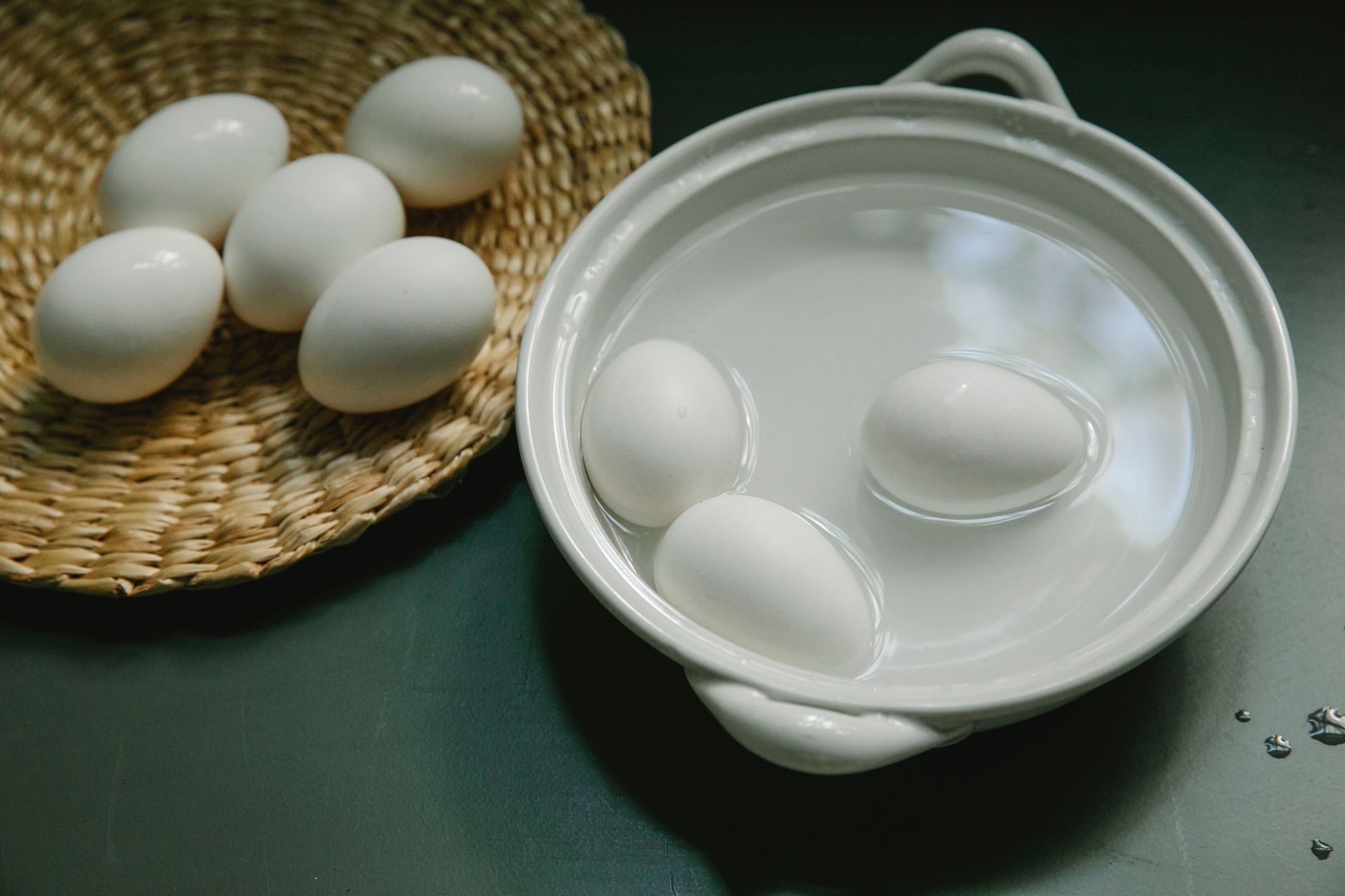 Cuisson œuf dur méthodes, temps — œufs durs dans une casserole