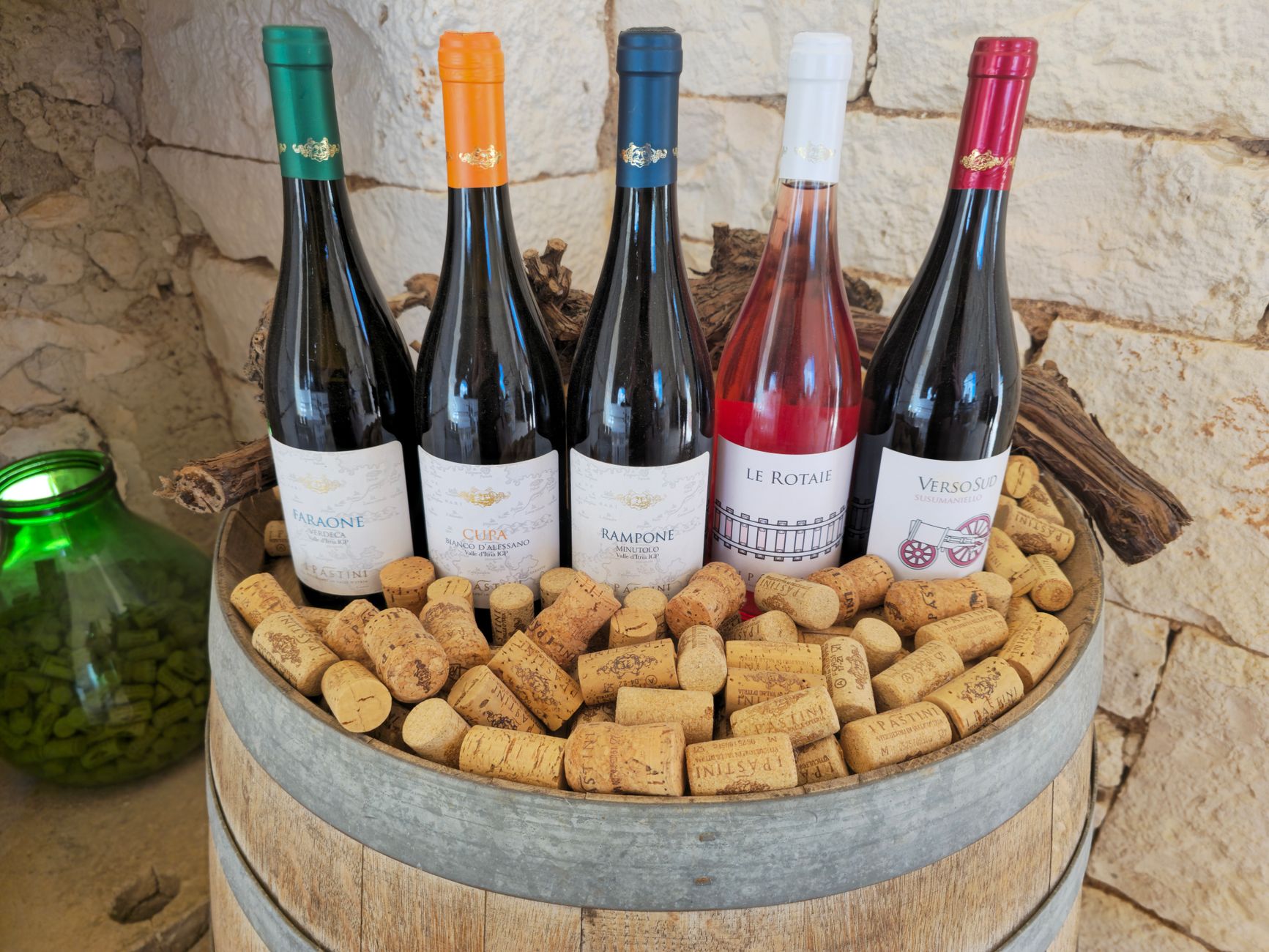 Date Beaujolais nouveau 2025 heure — bouteilles de Beaujolais nouveau en fête