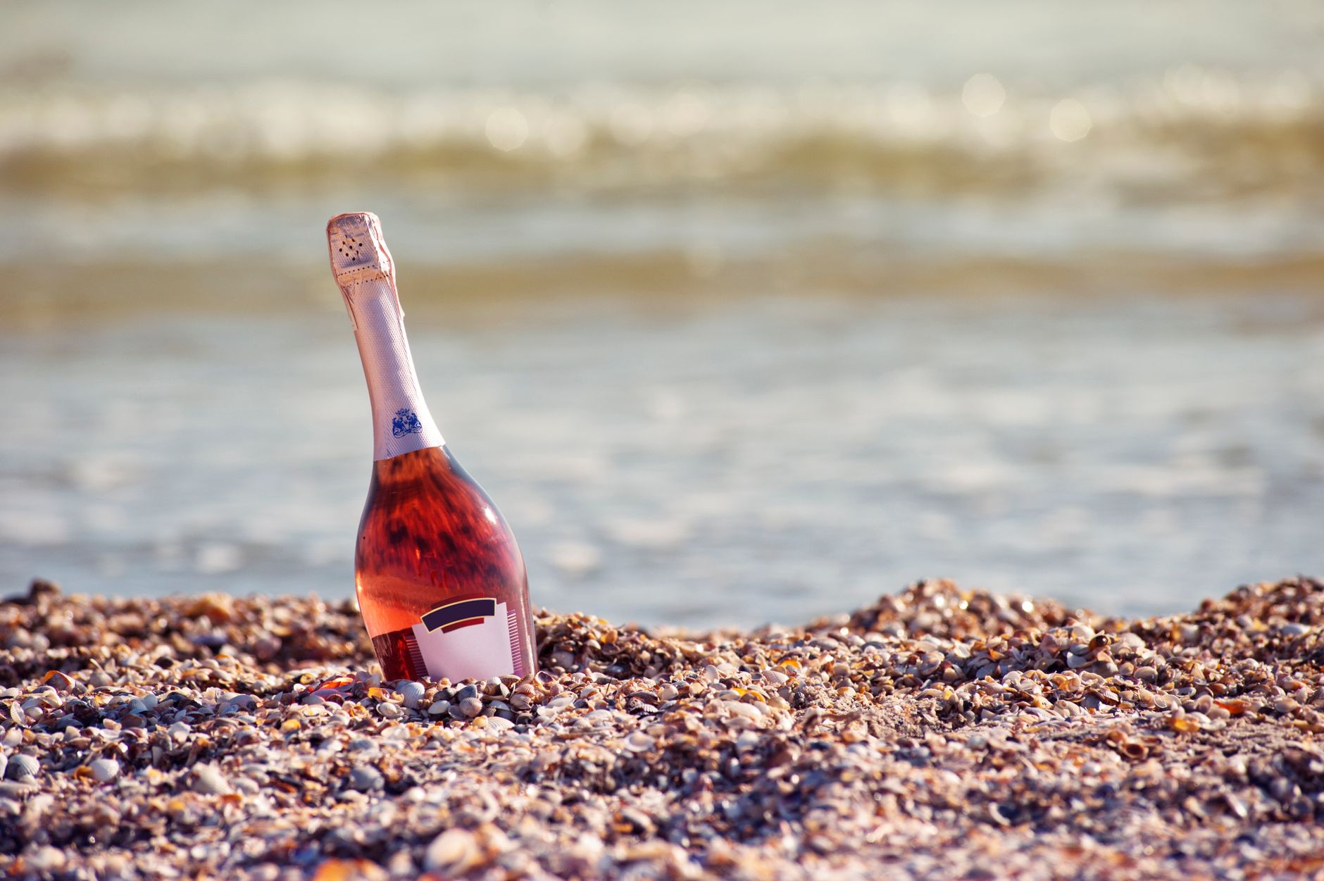 Prix vin Seychelles combien coûte — bouteilles de vin Seychelles plage