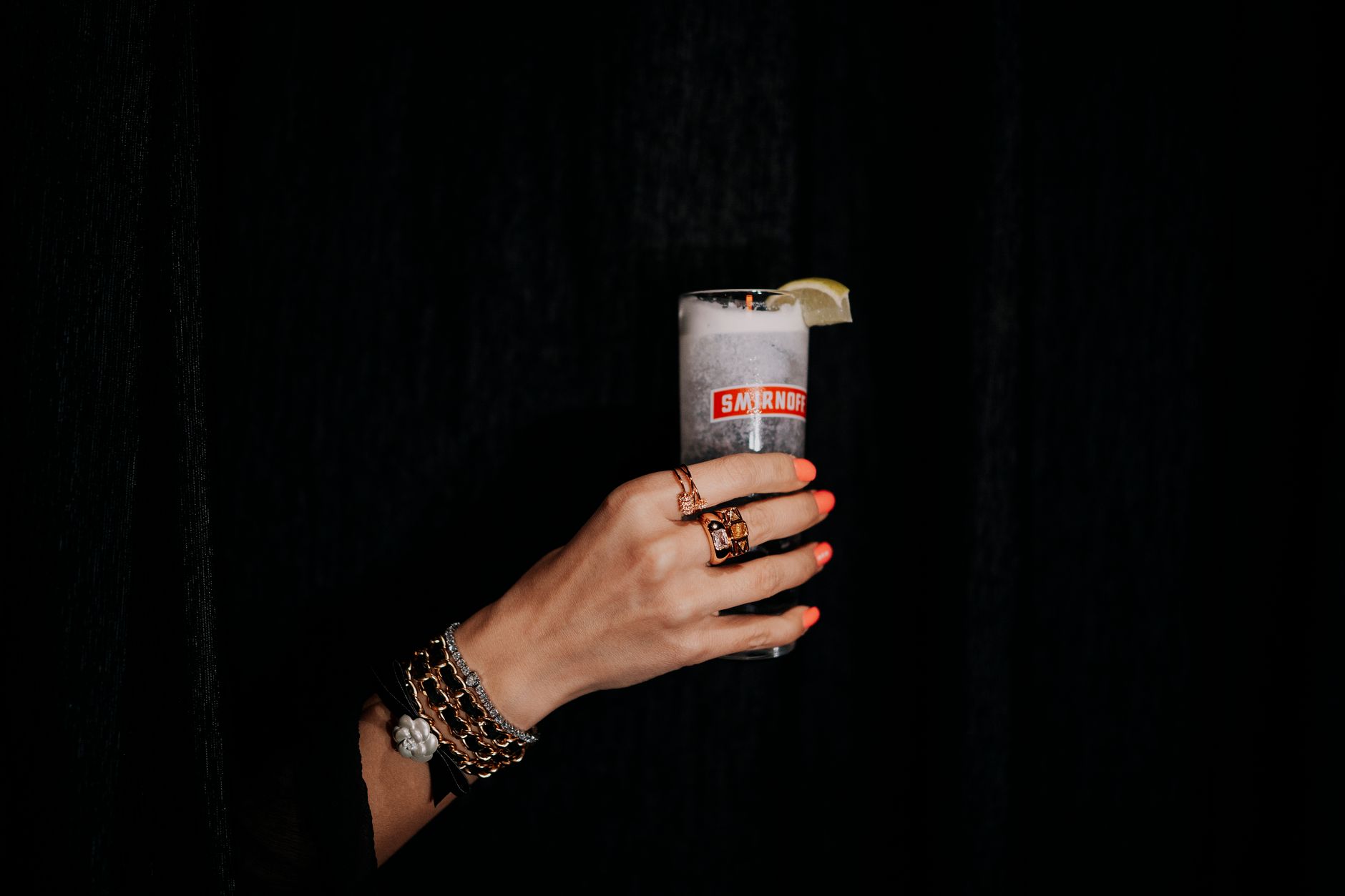 Comprendre la vodka pour cocktail avant de parler de « meilleure marque » — verre de cocktail vodka glace citron vert