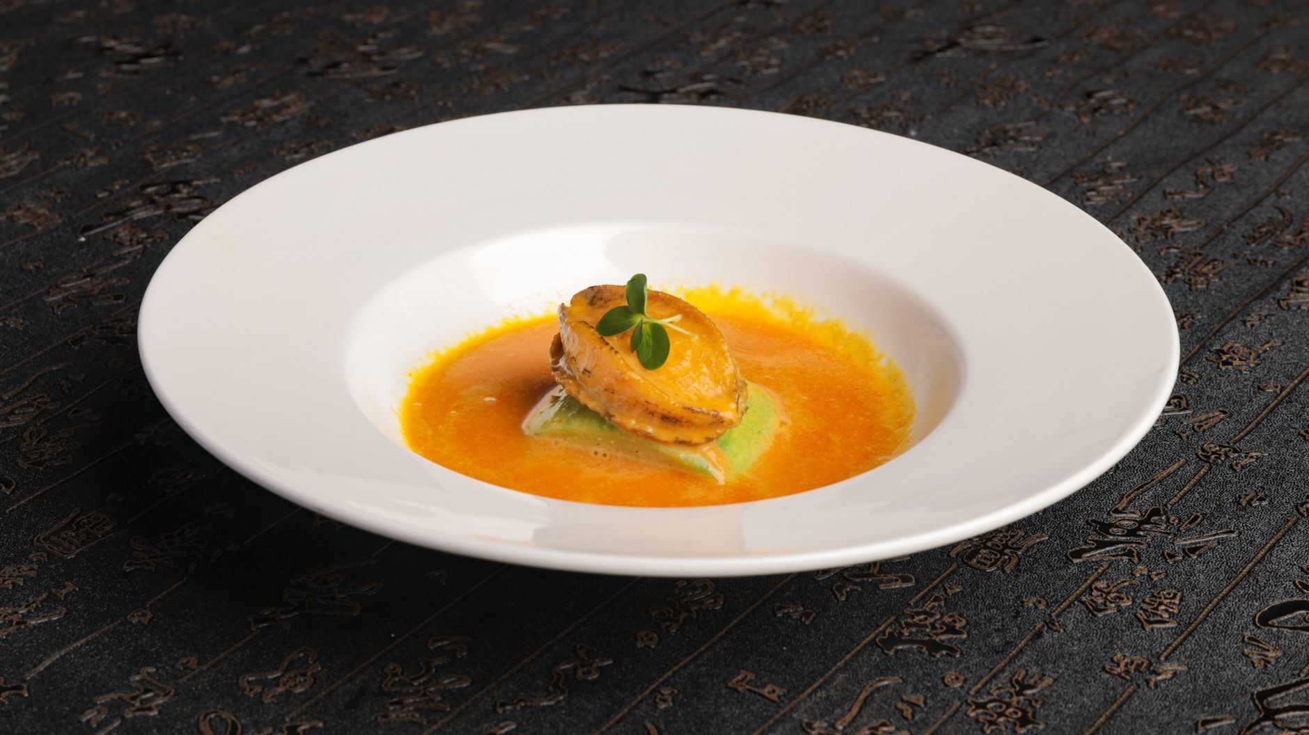 Sortie du Guide Michelin 2025 — expérience culinaire restaurant étoilé Michelin
