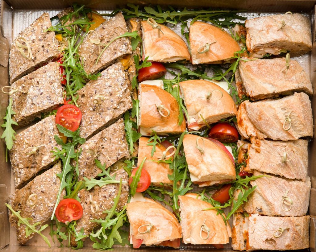 Class Croute menu, avis et — plateau de sandwichs gourmets avec salades