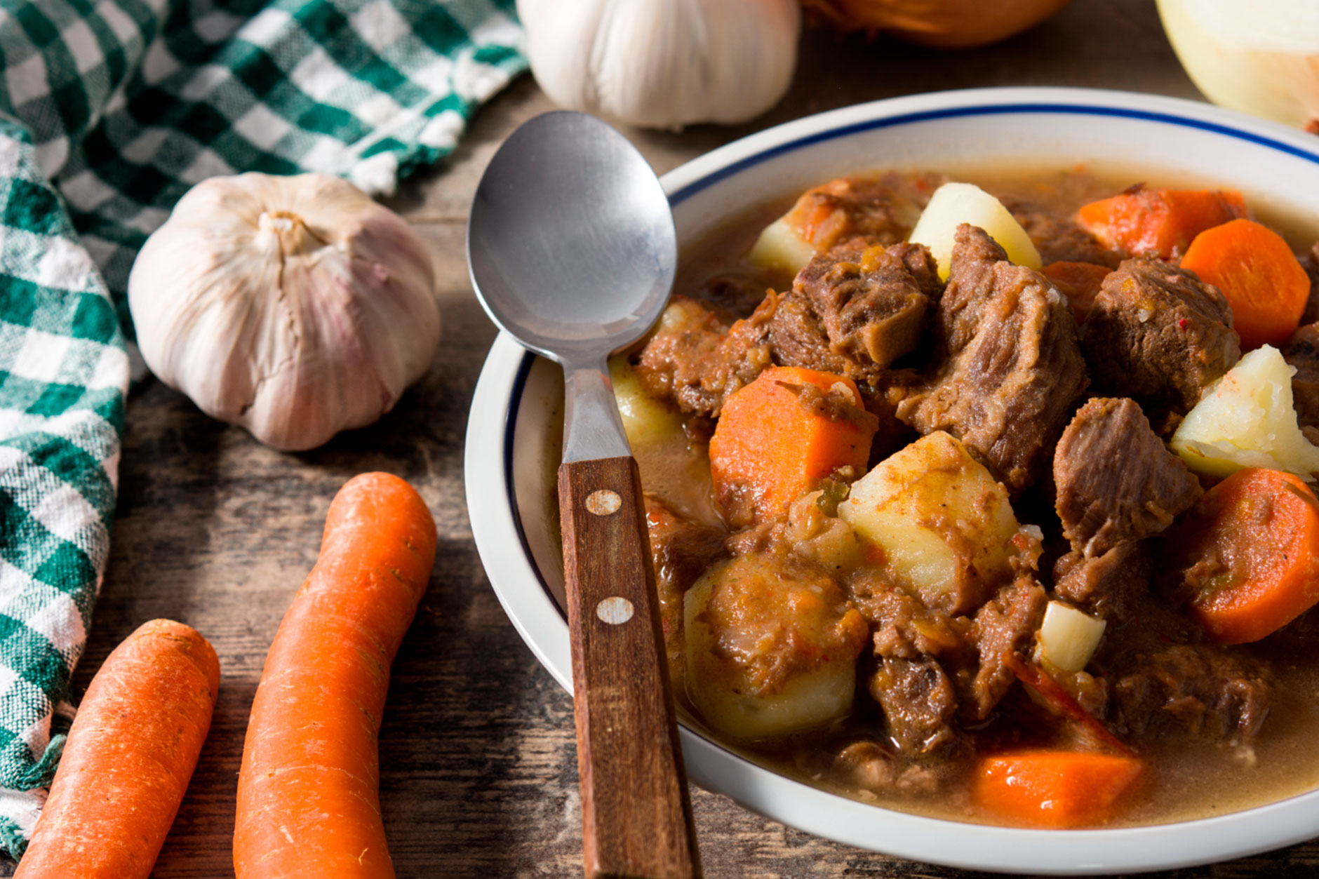 découvrez notre recette facile de boeuf carottes au cookeo, avec ou sans vin. astuces, variantes et conseils pour un plat savoureux et rapide à préparer.