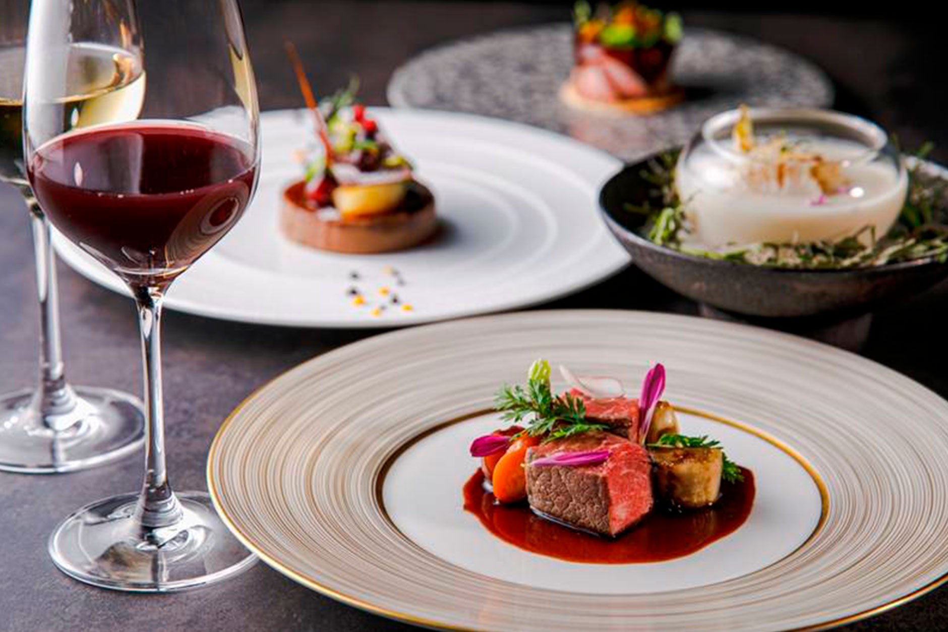 Dîner à deux : comment créer une expérience gastronomique autour du vin