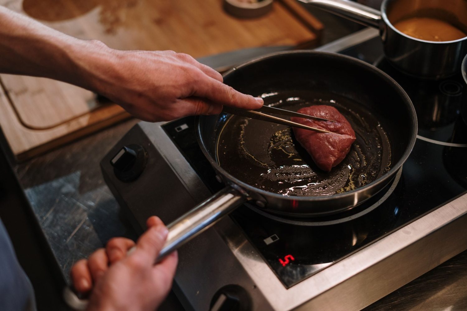 Cuisson bœuf de Kobe à la poêle : conseils, temps de cuisson et astuces pour réussir votre viande