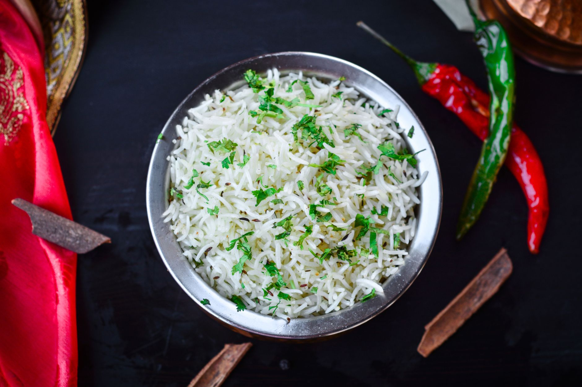 Riz Cookeo et cuisson rapide sous pression : comprendre les temps qui marchent vraiment — riz cuit dans un bol avec des herbes