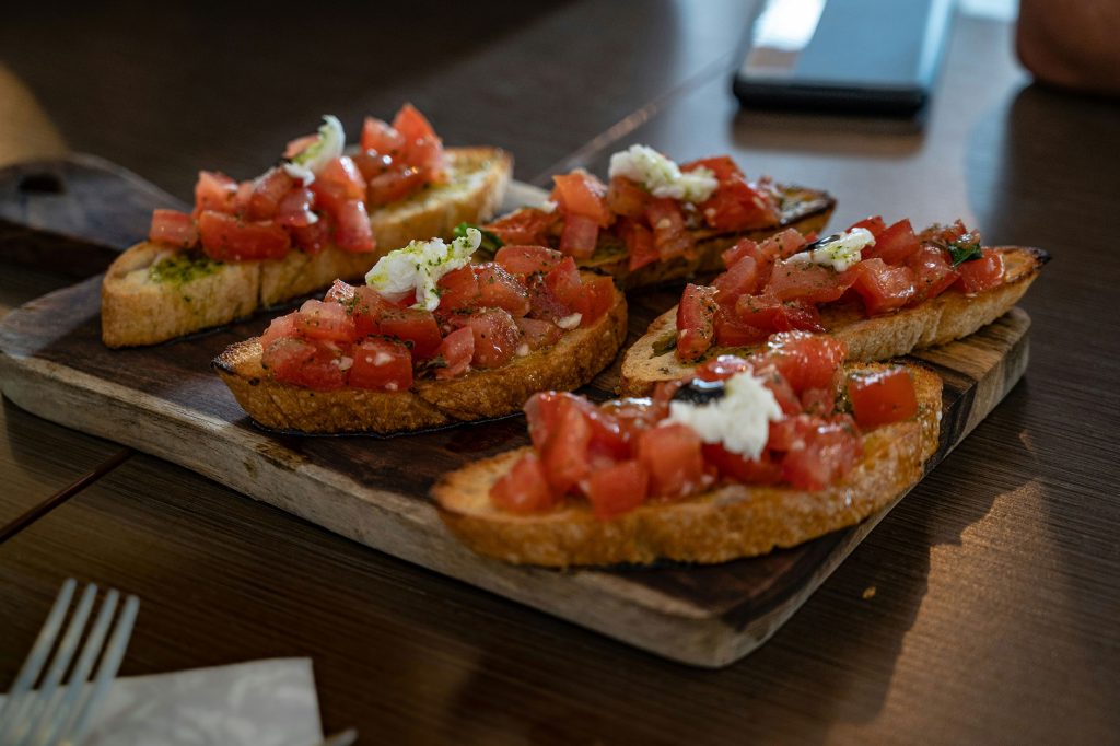 découvrez des idées d’entrées simples et bluffantes, adaptées à toutes les saisons et occasions, pour régaler vos invités sans complication.