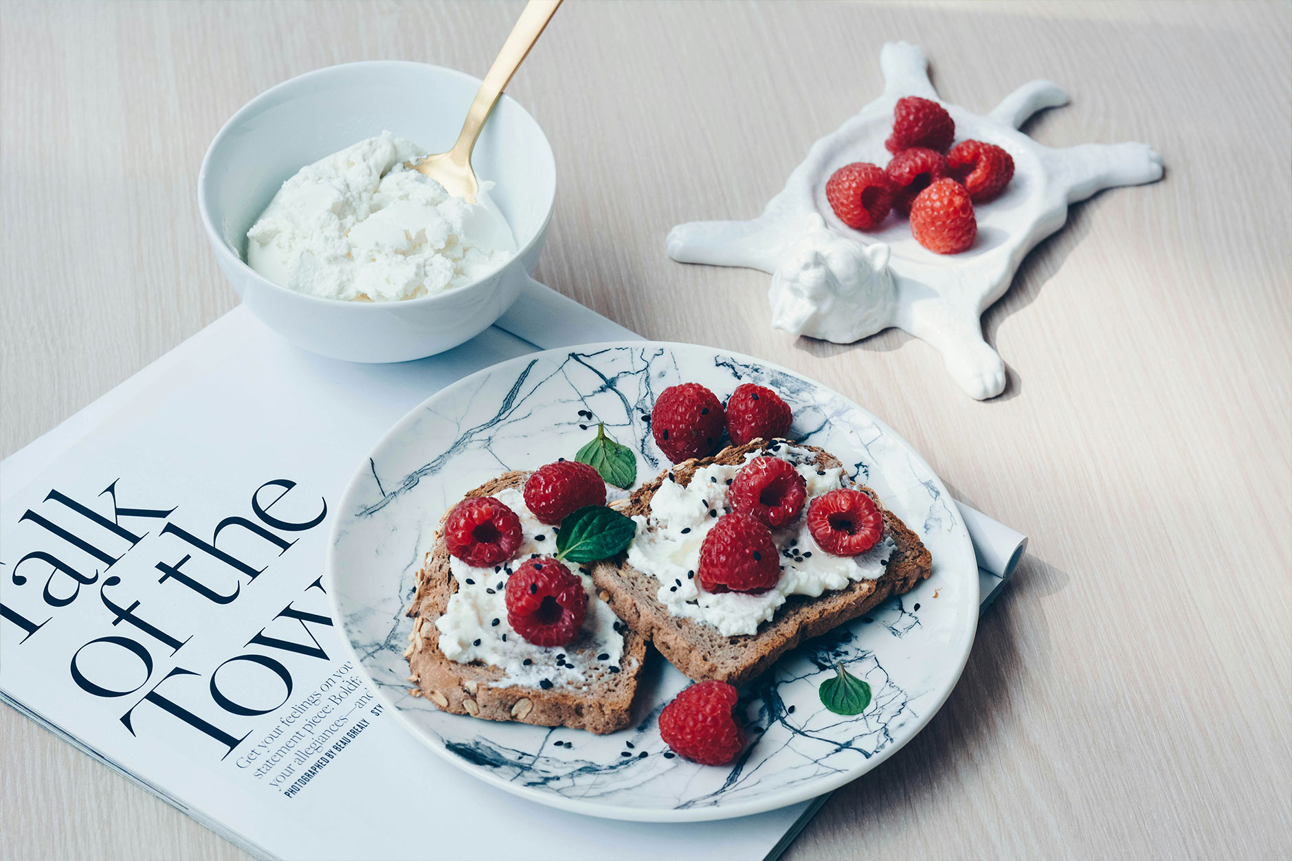 Peut-on remplacer le skyr par du fromage blanc : différences, atouts et conseils pratiques