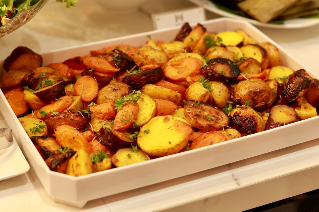 Carottes à la crème astuces — plat de carottes à la crème avec herbes