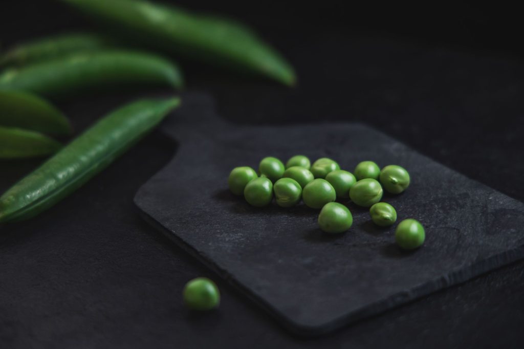 Temps de cuisson des petits — petits pois frais en train de cuire